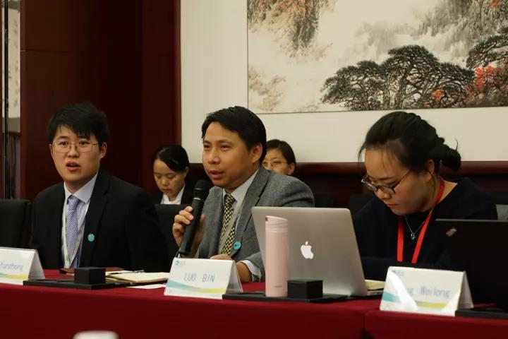 8b558951faea4b85d2ea7670628e1bb9